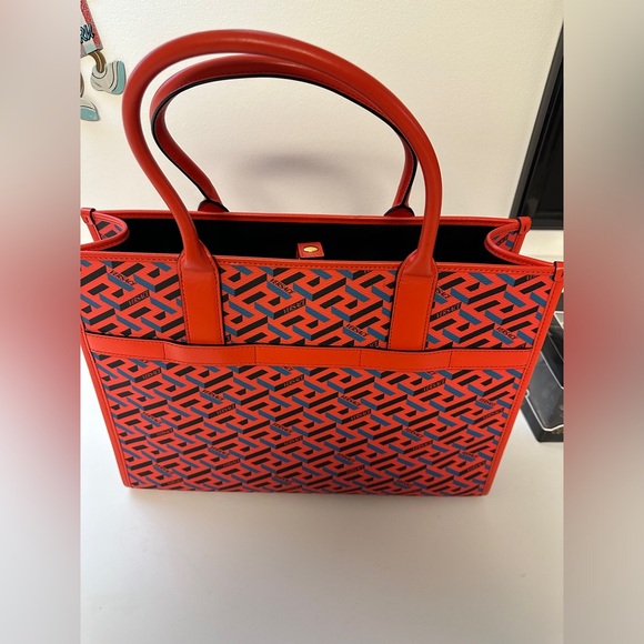 GREAT CONDITION!! Versace La Greca Signature Tote Bag in Red - Picture 4 of 16